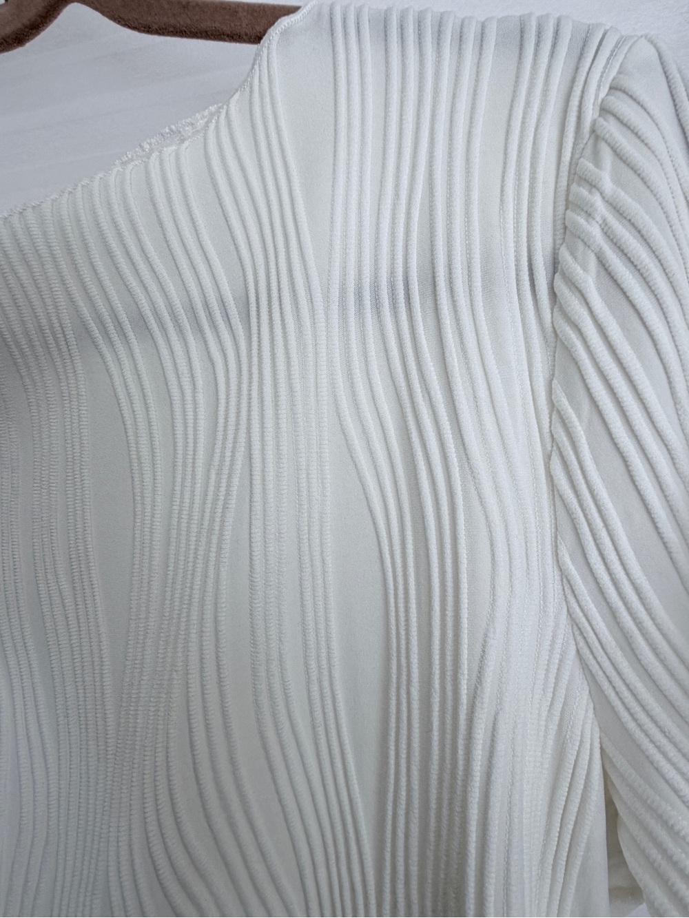 Solid Boat Neck Water Ripple Textured Tee - Picture 4 of 4
